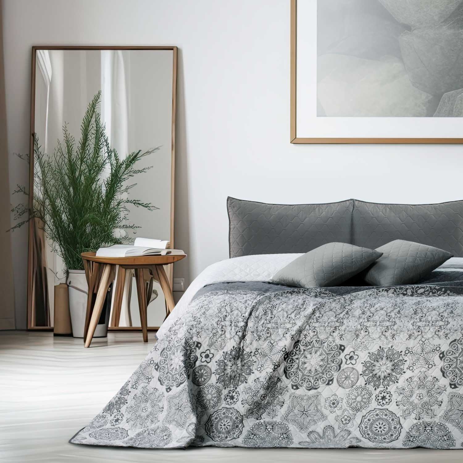 Narzuta na łóżko z mikrofibry 220 x 240 cm Restilo Alhambra, szara